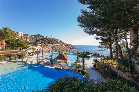 Sant Feliu de Guíxols en hotel 4* con habitación deluxe y balcón